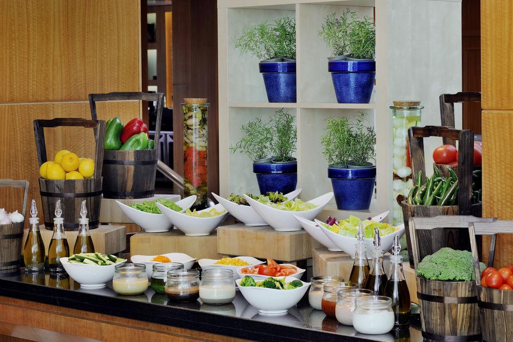 Courtyard By Marriott Kuwait City Eksteriør billede