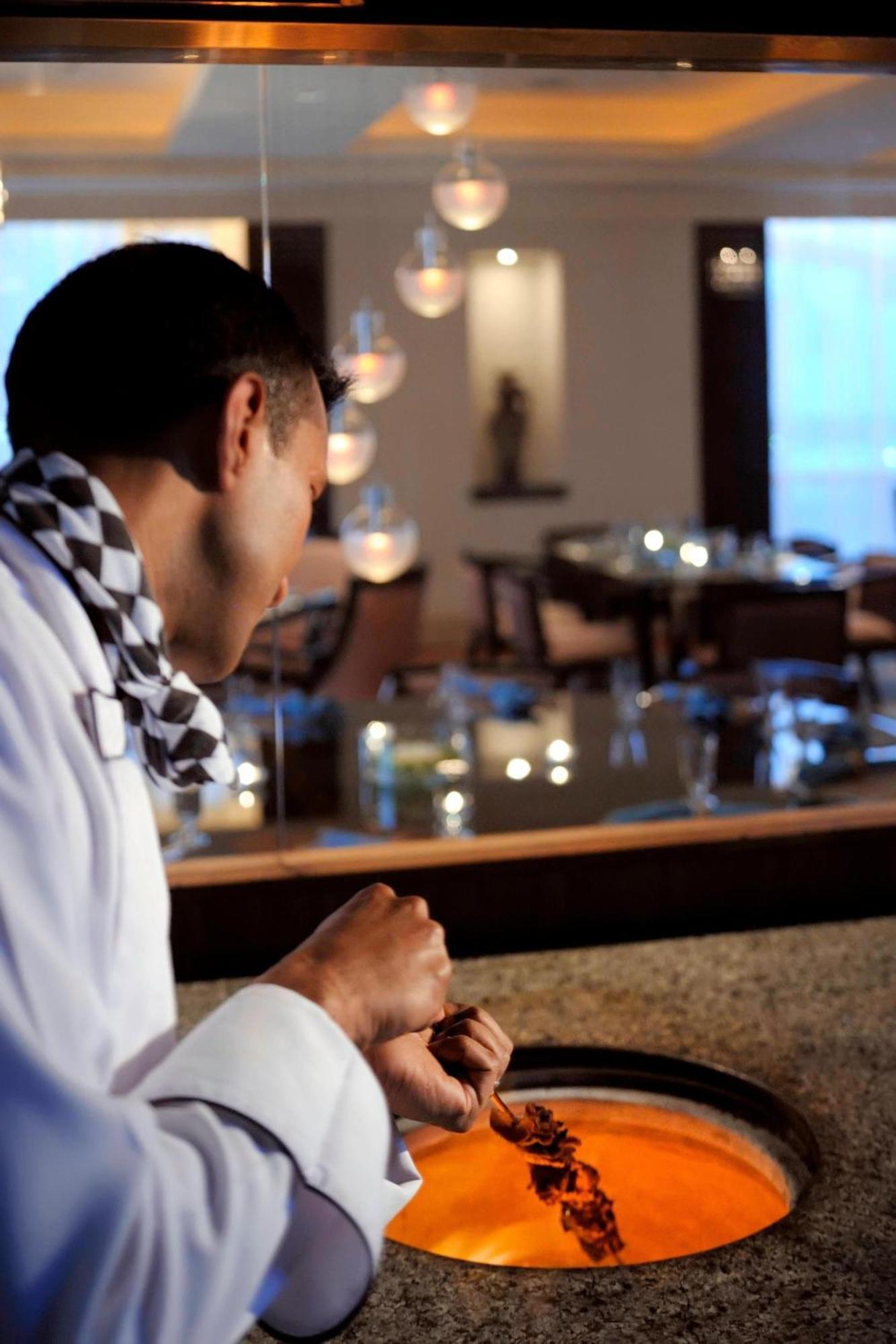 Courtyard By Marriott Kuwait City Eksteriør billede