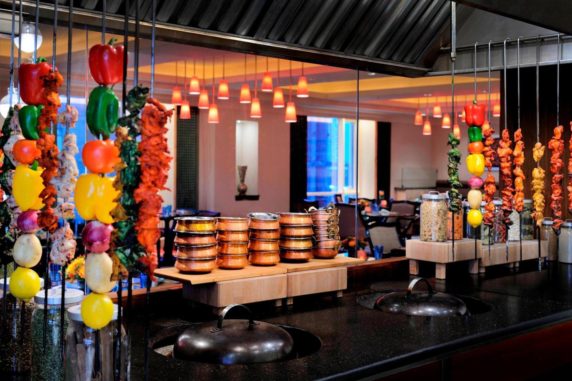 Courtyard By Marriott Kuwait City Eksteriør billede