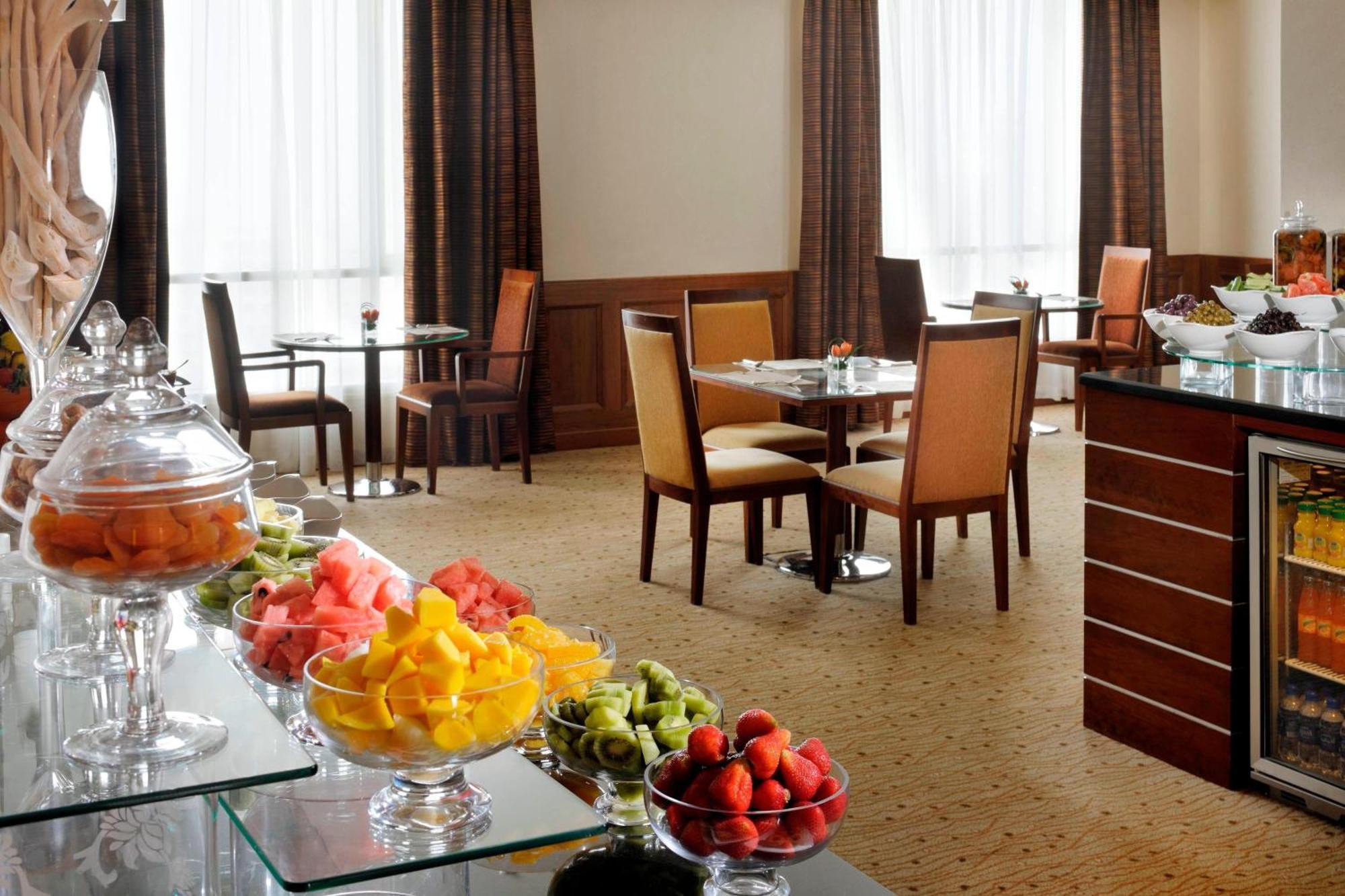Courtyard By Marriott Kuwait City Eksteriør billede