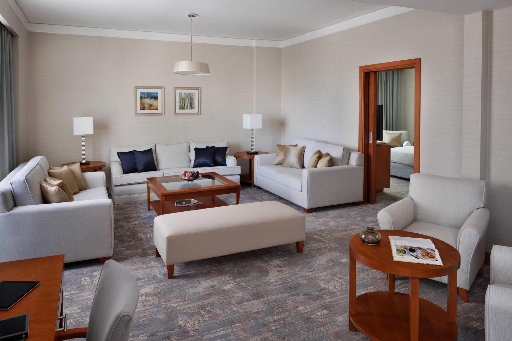 Courtyard By Marriott Kuwait City Eksteriør billede
