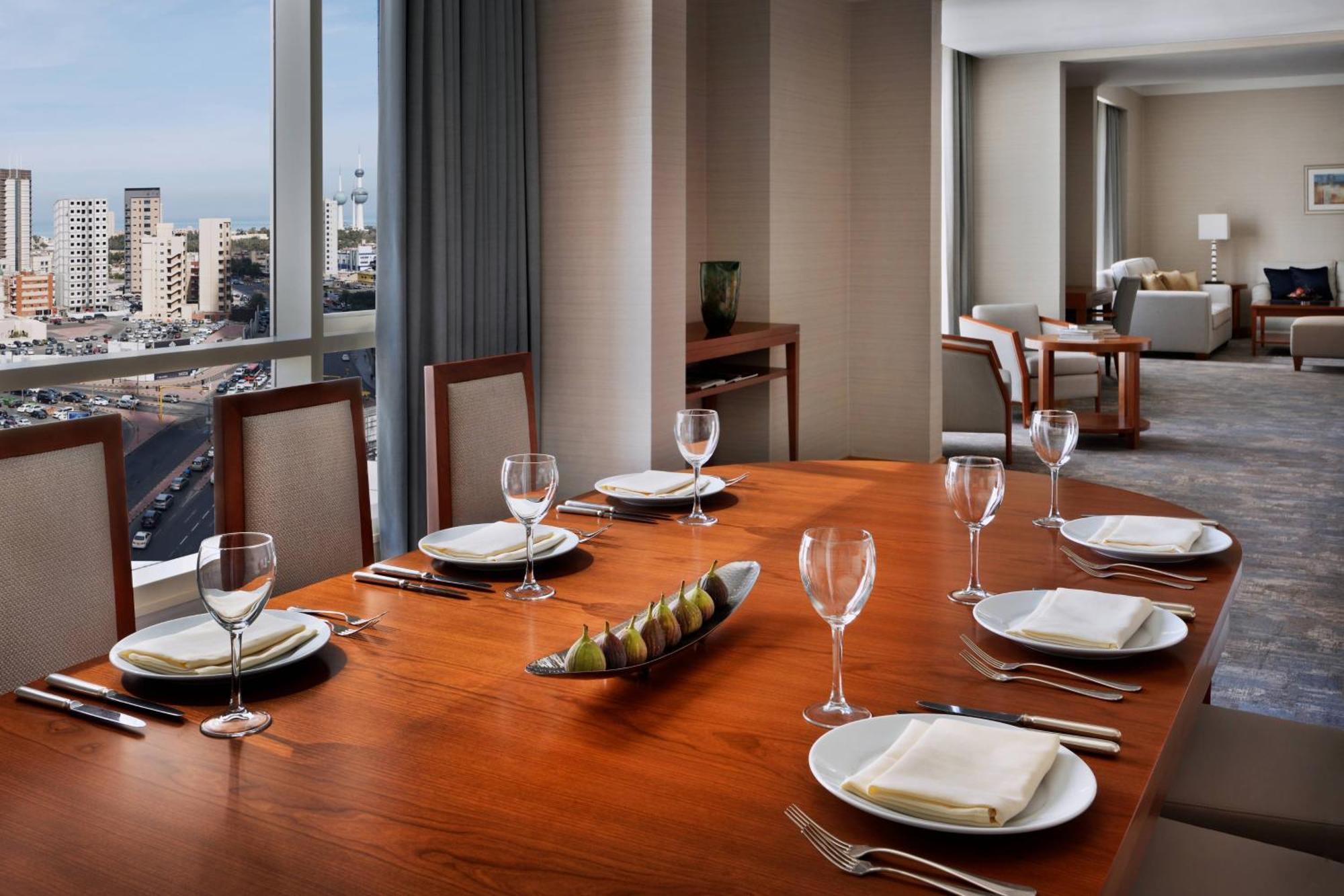 Courtyard By Marriott Kuwait City Eksteriør billede