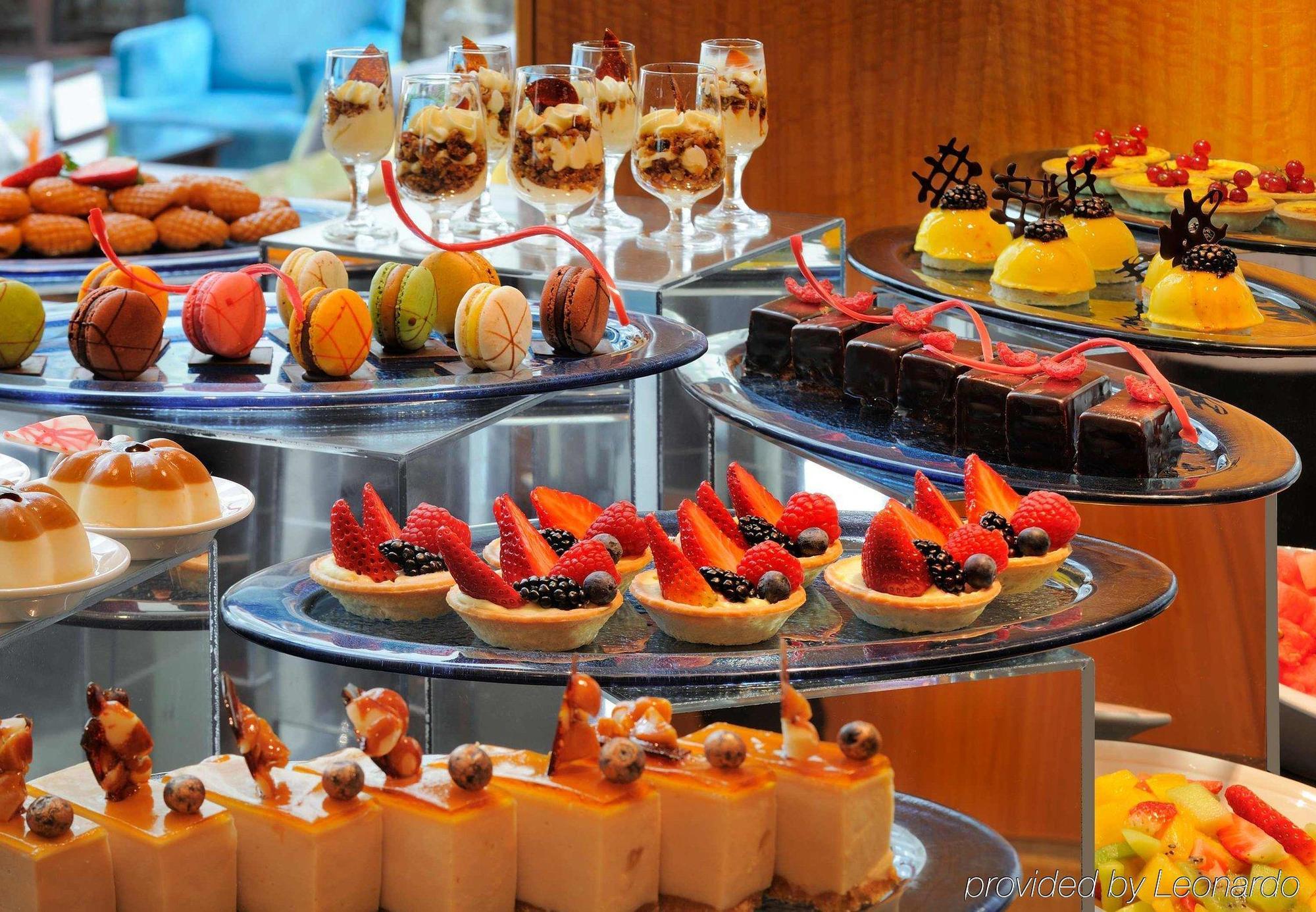 Courtyard By Marriott Kuwait City Eksteriør billede