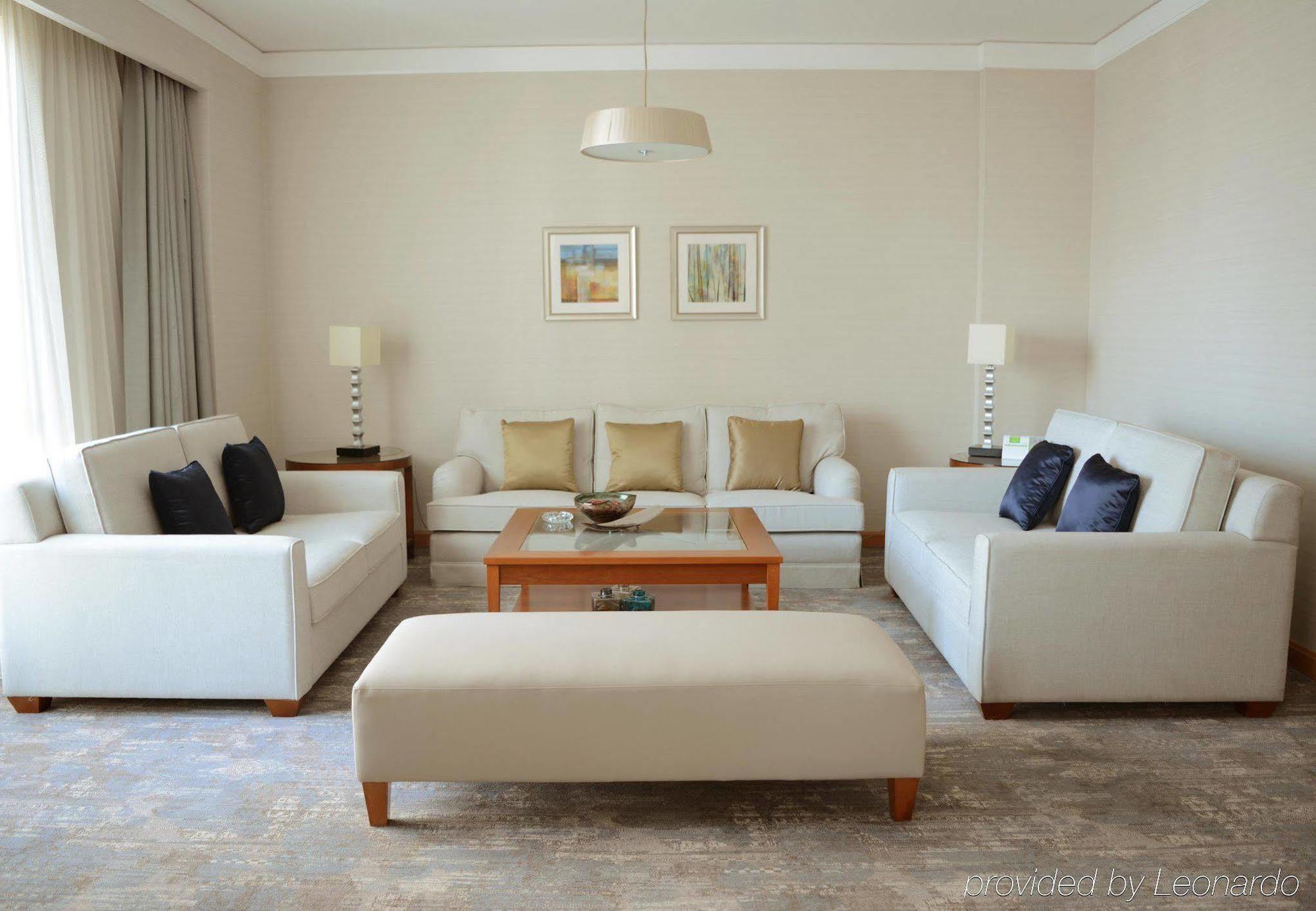 Courtyard By Marriott Kuwait City Eksteriør billede