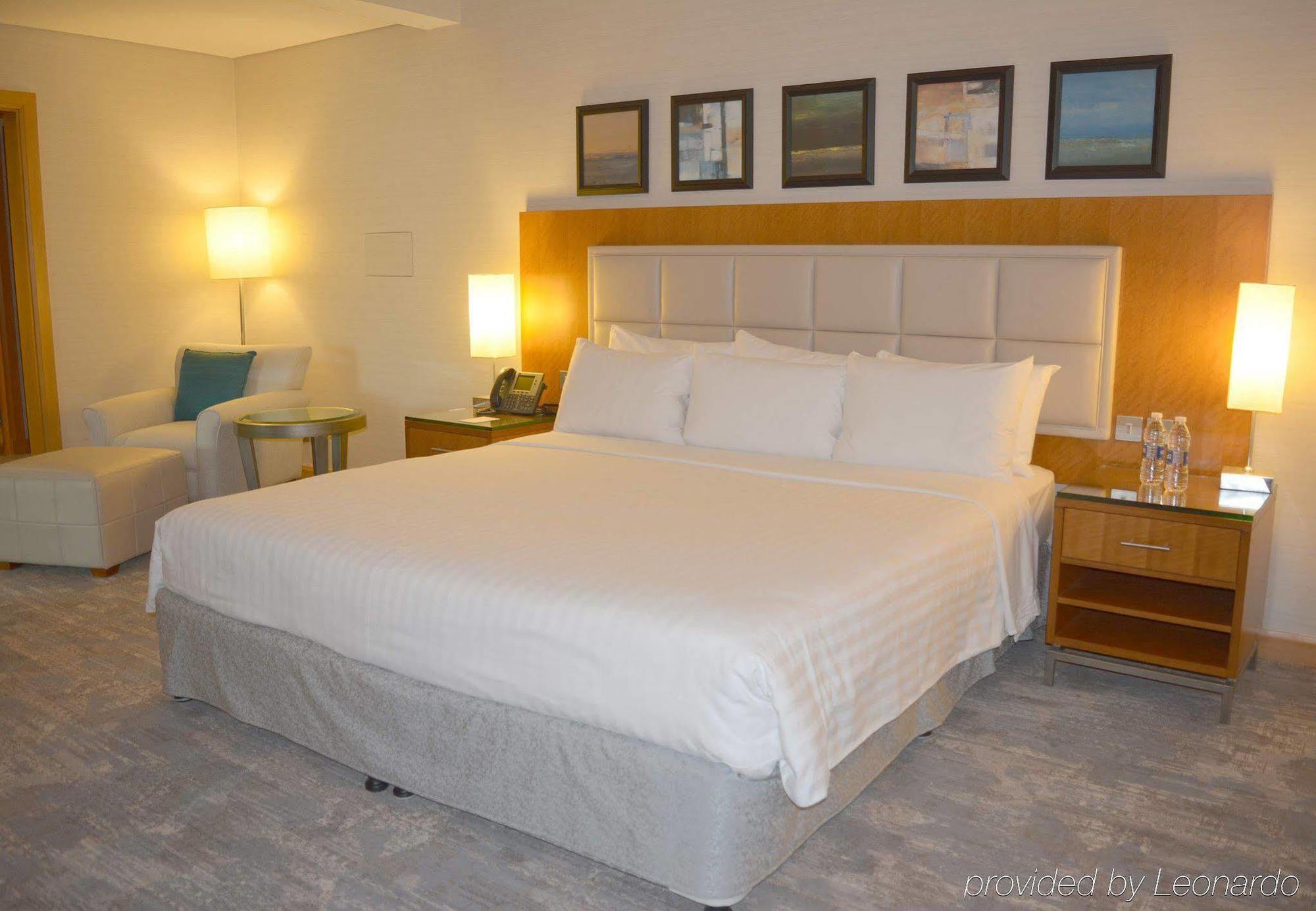 Courtyard By Marriott Kuwait City Eksteriør billede