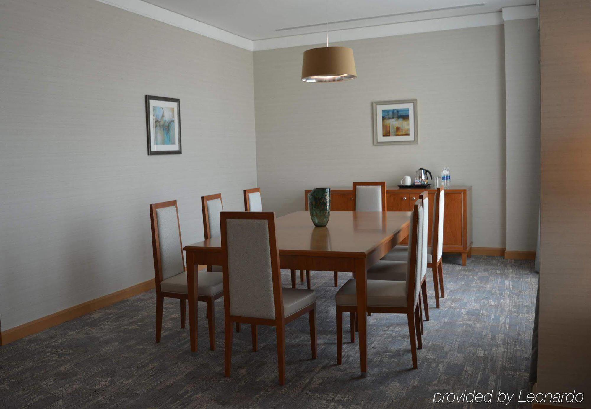 Courtyard By Marriott Kuwait City Eksteriør billede
