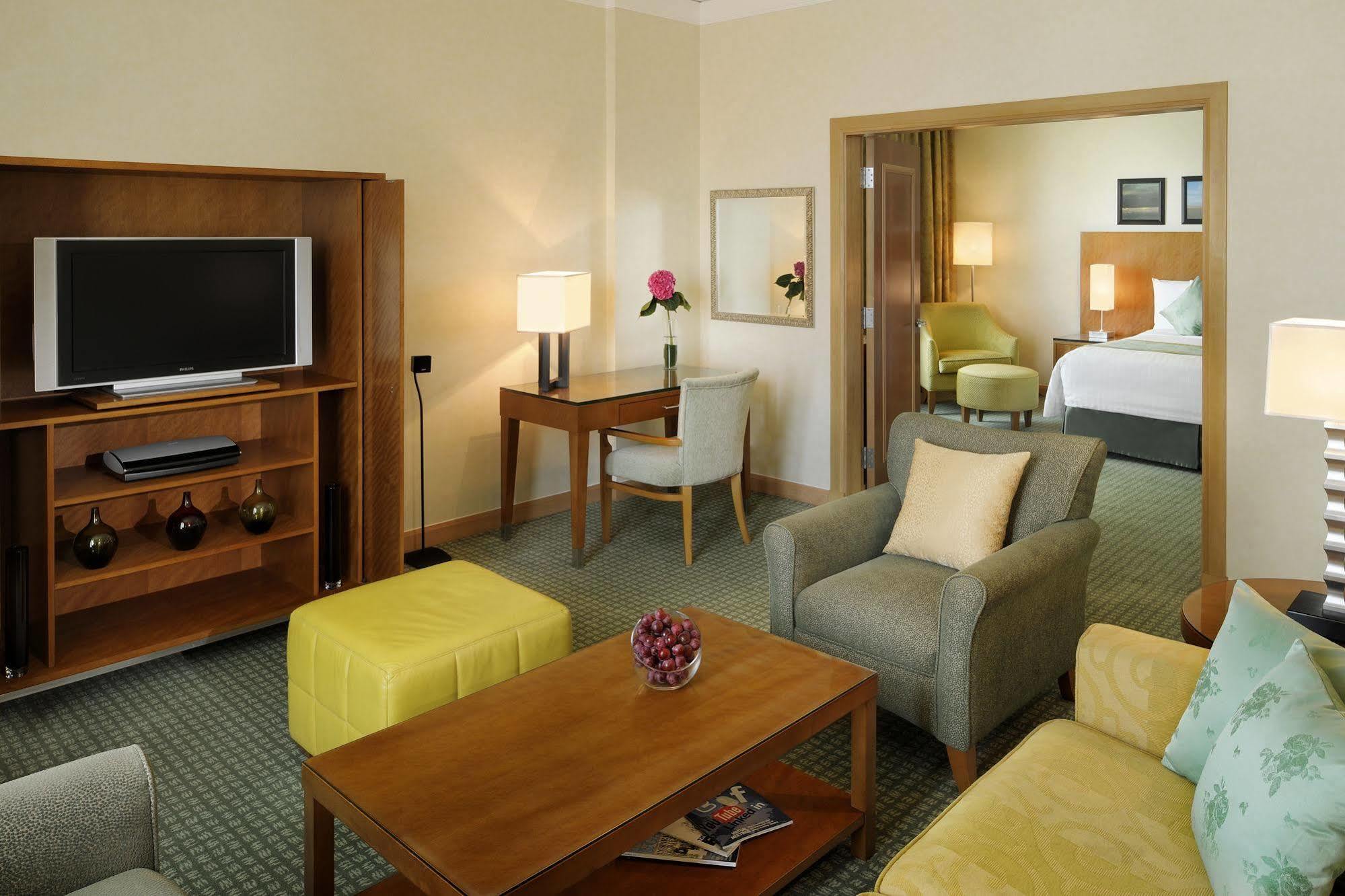 Courtyard By Marriott Kuwait City Eksteriør billede