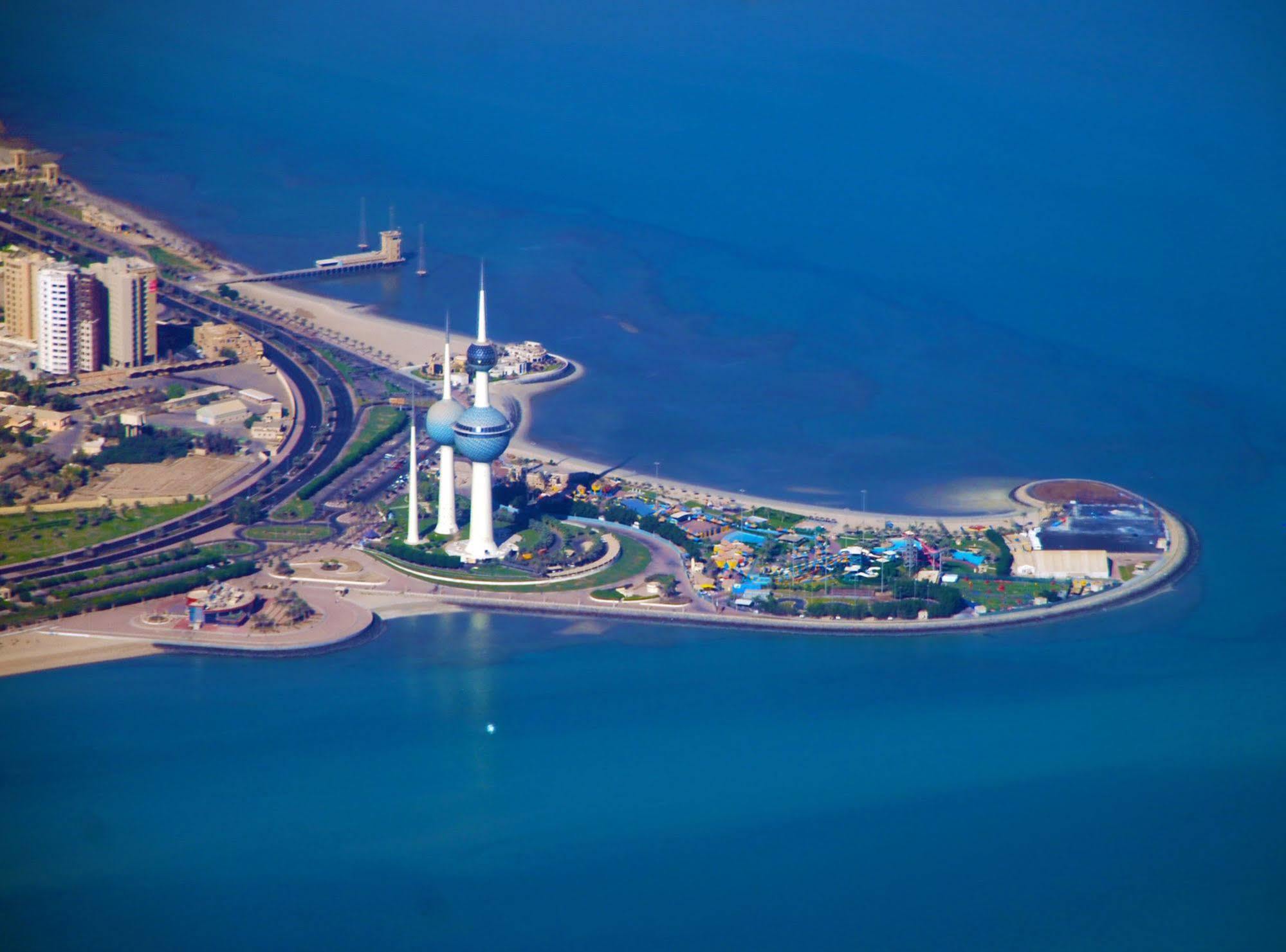 Courtyard By Marriott Kuwait City Eksteriør billede