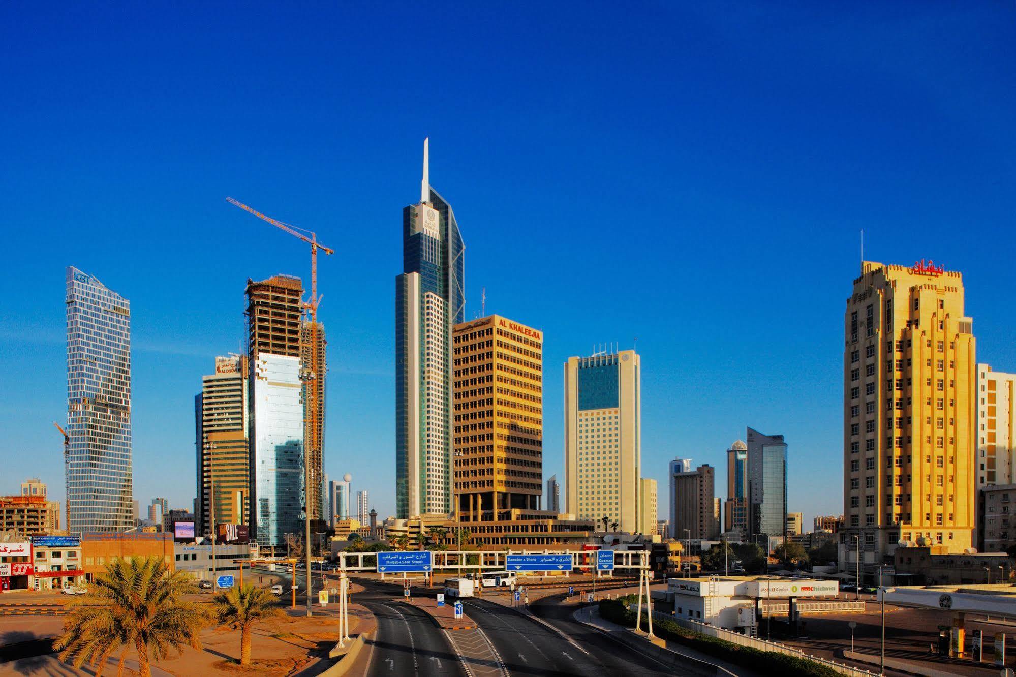 Courtyard By Marriott Kuwait City Eksteriør billede