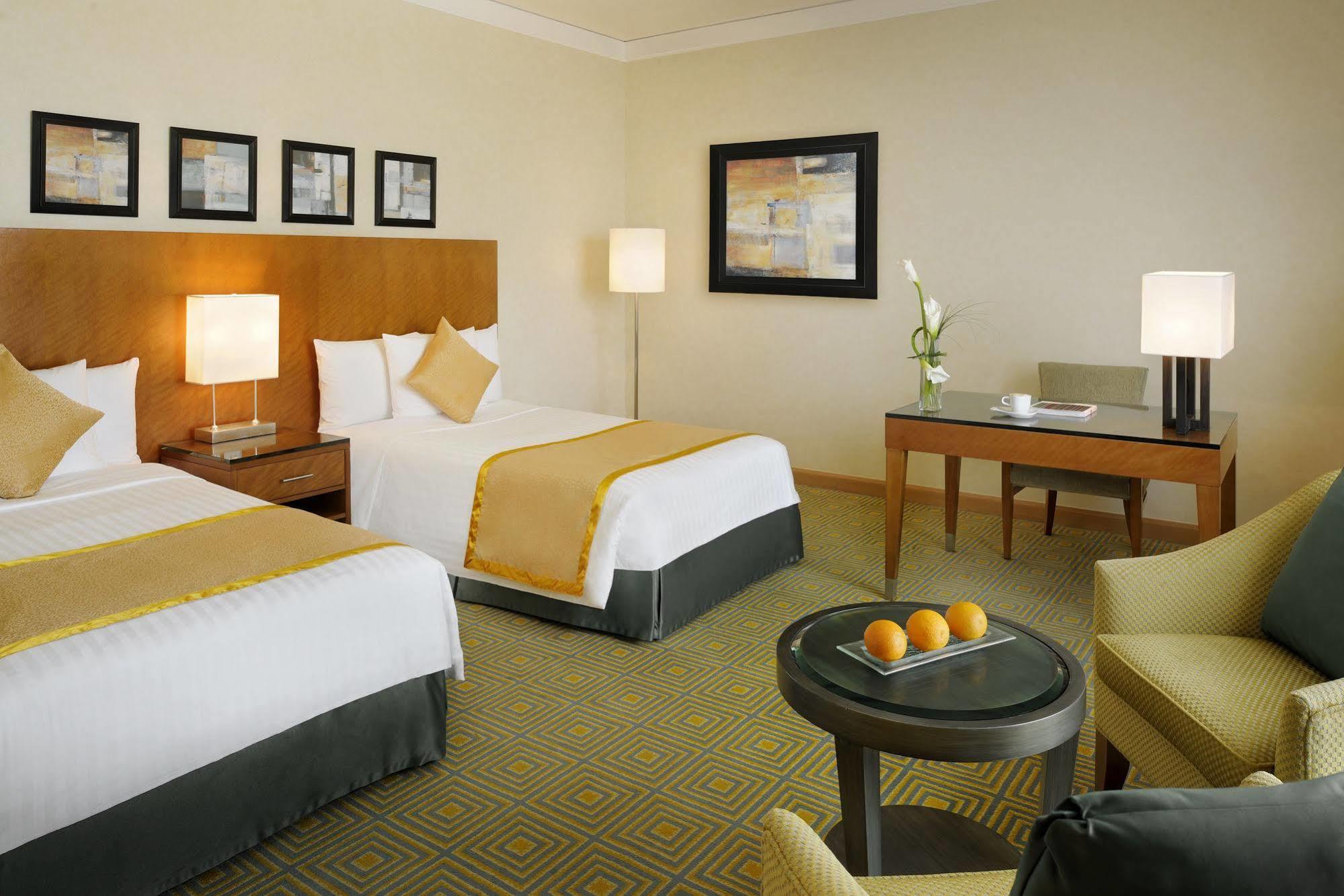 Courtyard By Marriott Kuwait City Eksteriør billede