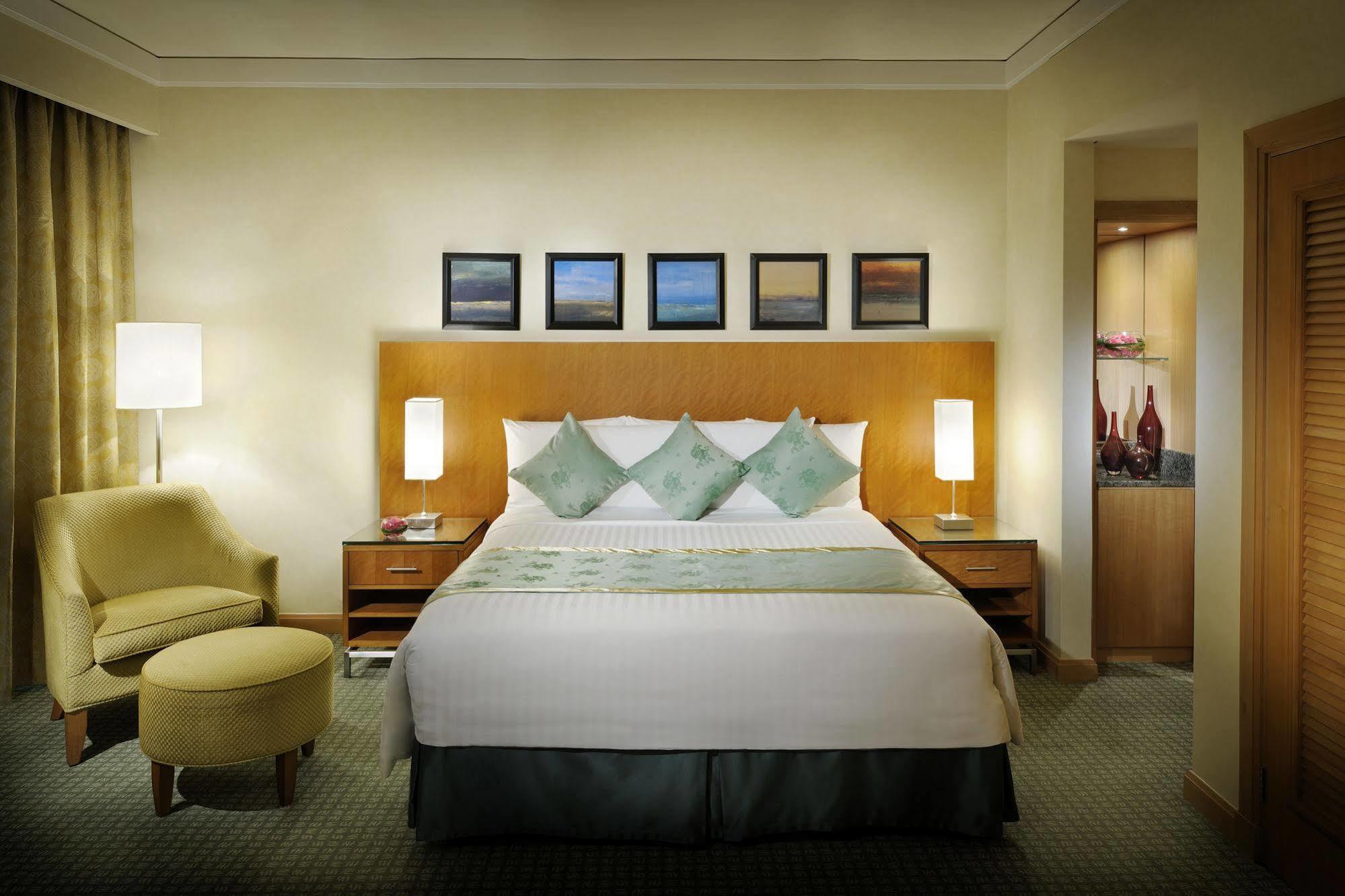 Courtyard By Marriott Kuwait City Eksteriør billede